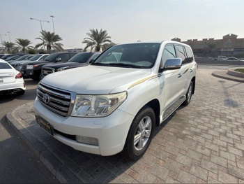 تويوتا  لاند كروزر  جي اكس ار  2010  اوتوماتيك  160,000 كم  8 سلندر  دفع رباعي  اس يو في  أبيض