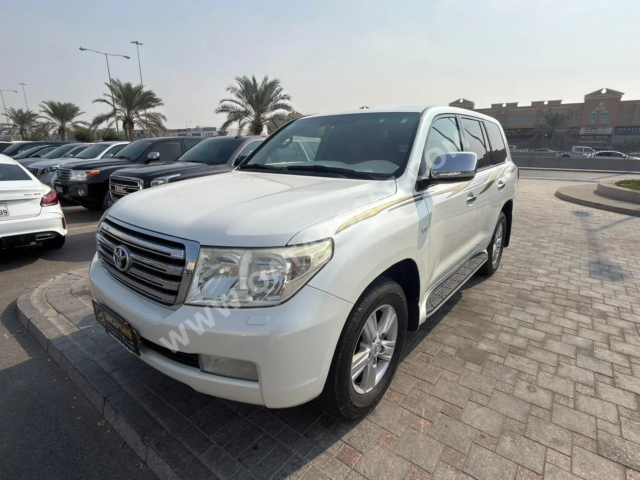 تويوتا  لاند كروزر  جي اكس ار  2010  اوتوماتيك  160,000 كم  8 سلندر  دفع رباعي  اس يو في  أبيض