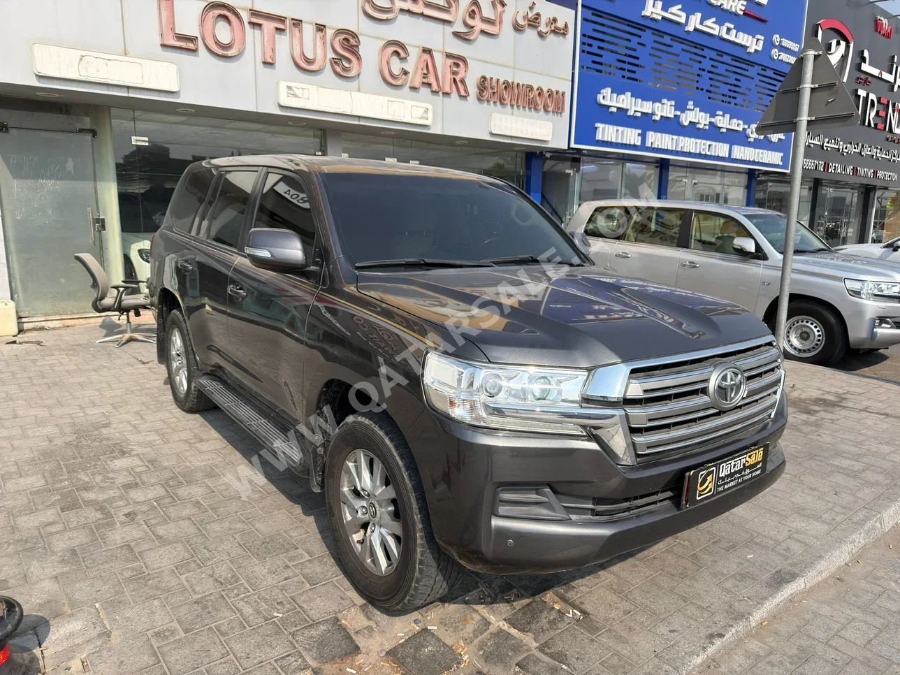 تويوتا  لاند كروزر  جي اكس ار  2018  اوتوماتيك  240,000 كم  6 سلندر  دفع رباعي  اس يو في  رمادي