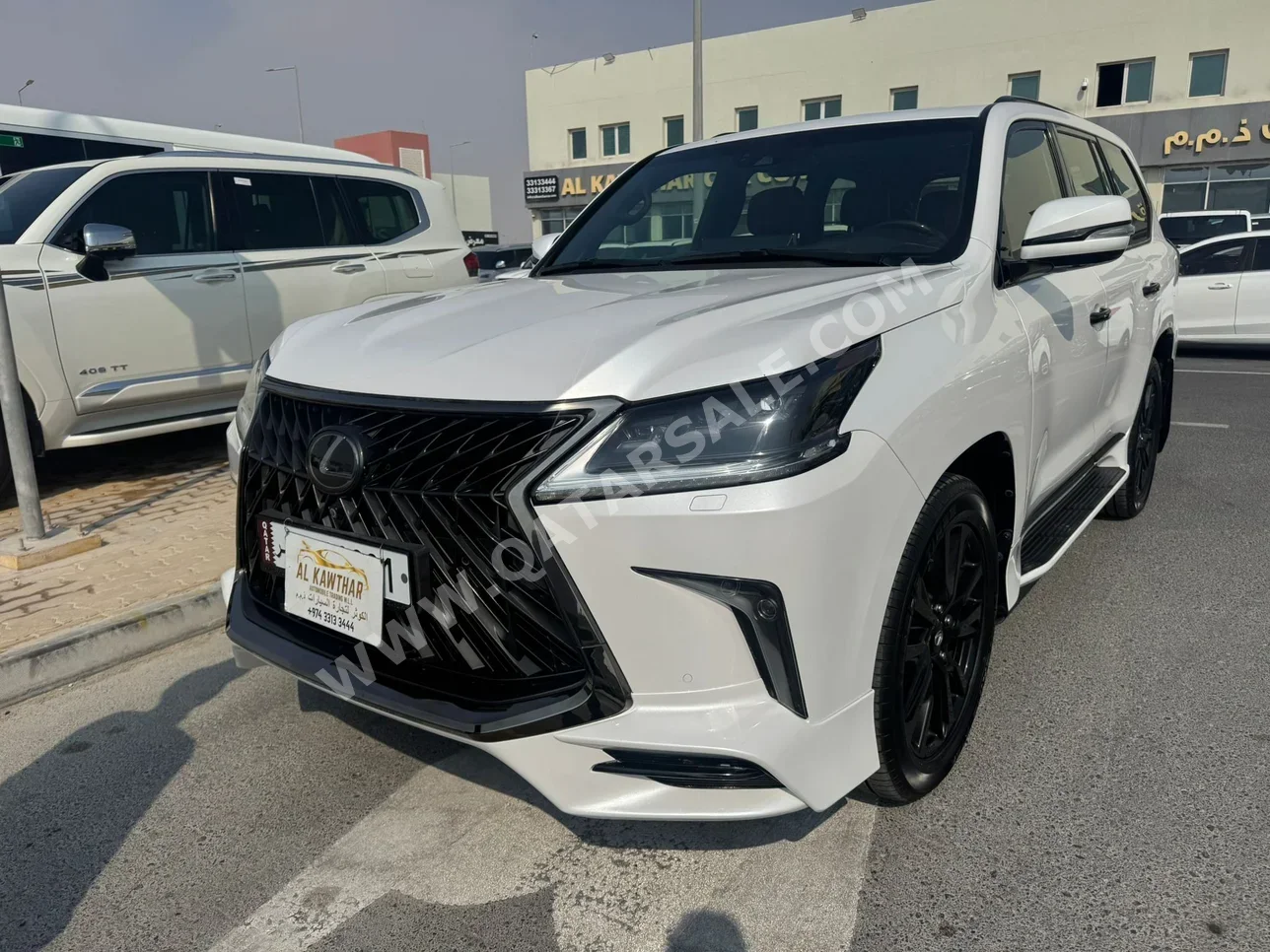 لكزس ال اكس 570 اس بلاك ايديشن 2019 اوتوماتيك 87,000 كم 8 سلندر دفع رباعي اس يو في أبيض