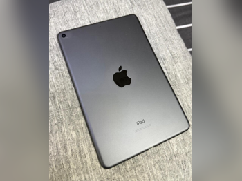 لوحات مفاتيح الايباد و التابليت أبل \  أيباد  اللون الرمادي  2020  موصل أبل الذكي  الولايات المتحدة الأمريكية  أبيض