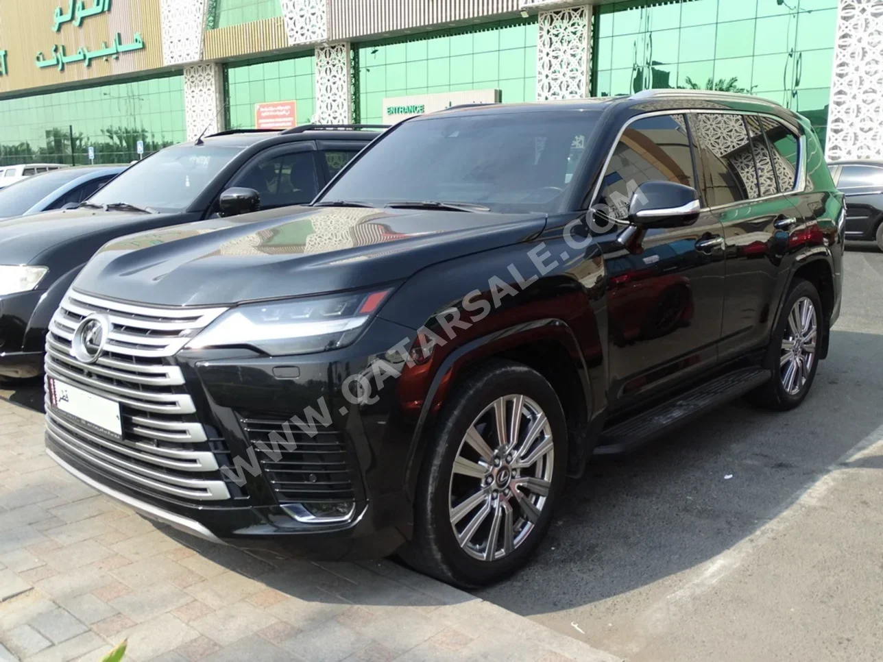 لكزس ال اكس 600 في اي بي 2023 اوتوماتيك 50,000 كم 6 سلندر دفع رباعي اس يو في أسود تحت الضمان