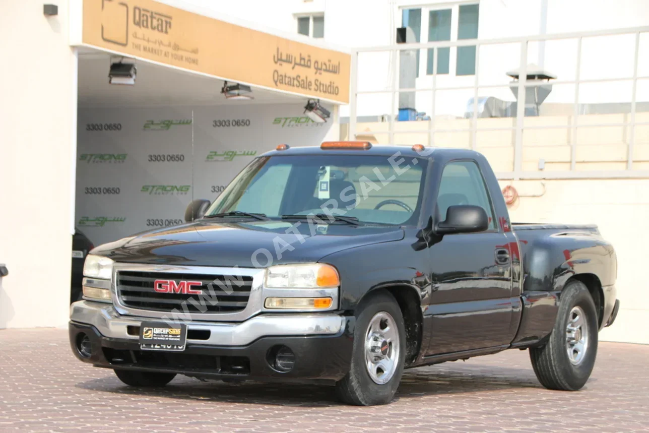 جي ام سي سييرا 1500 2004 اوتوماتيك 320,000 كم 8 سلندر دفع رباعي بيكب أسود