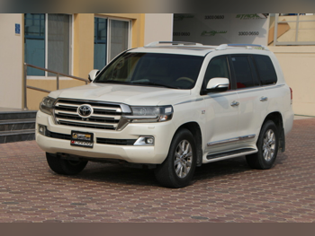 Toyota  Land Cruiser  VXR  2017  Automatic  210,000 Km  8 Cylinder  Four Wheel Drive (4WD)  SUV  Pearl