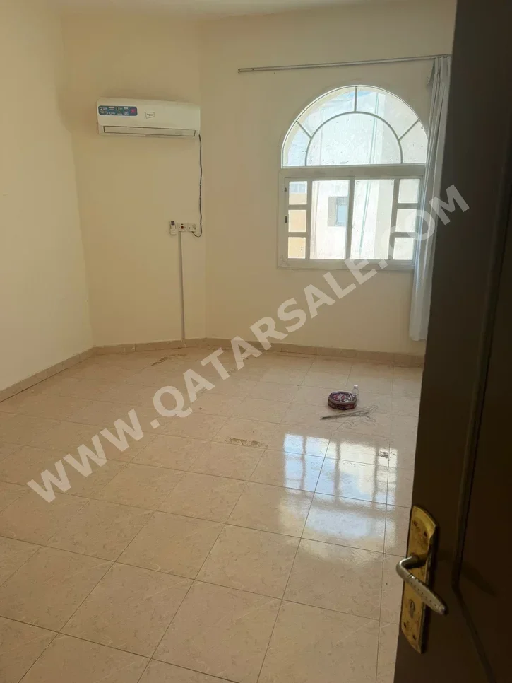 سكن عائلي  - غير مفروشة  - الريان  - أبو نخله  - 8 غرف نوم