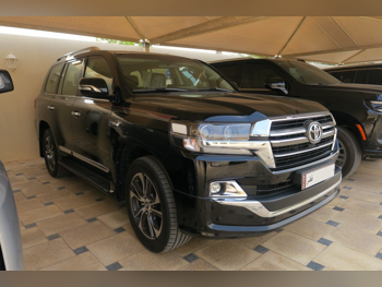 Toyota  Land Cruiser  GXR- Grand Touring  2020  Automatic  124,000 Km  8 Cylinder  Four Wheel Drive (4WD)  SUV  Black