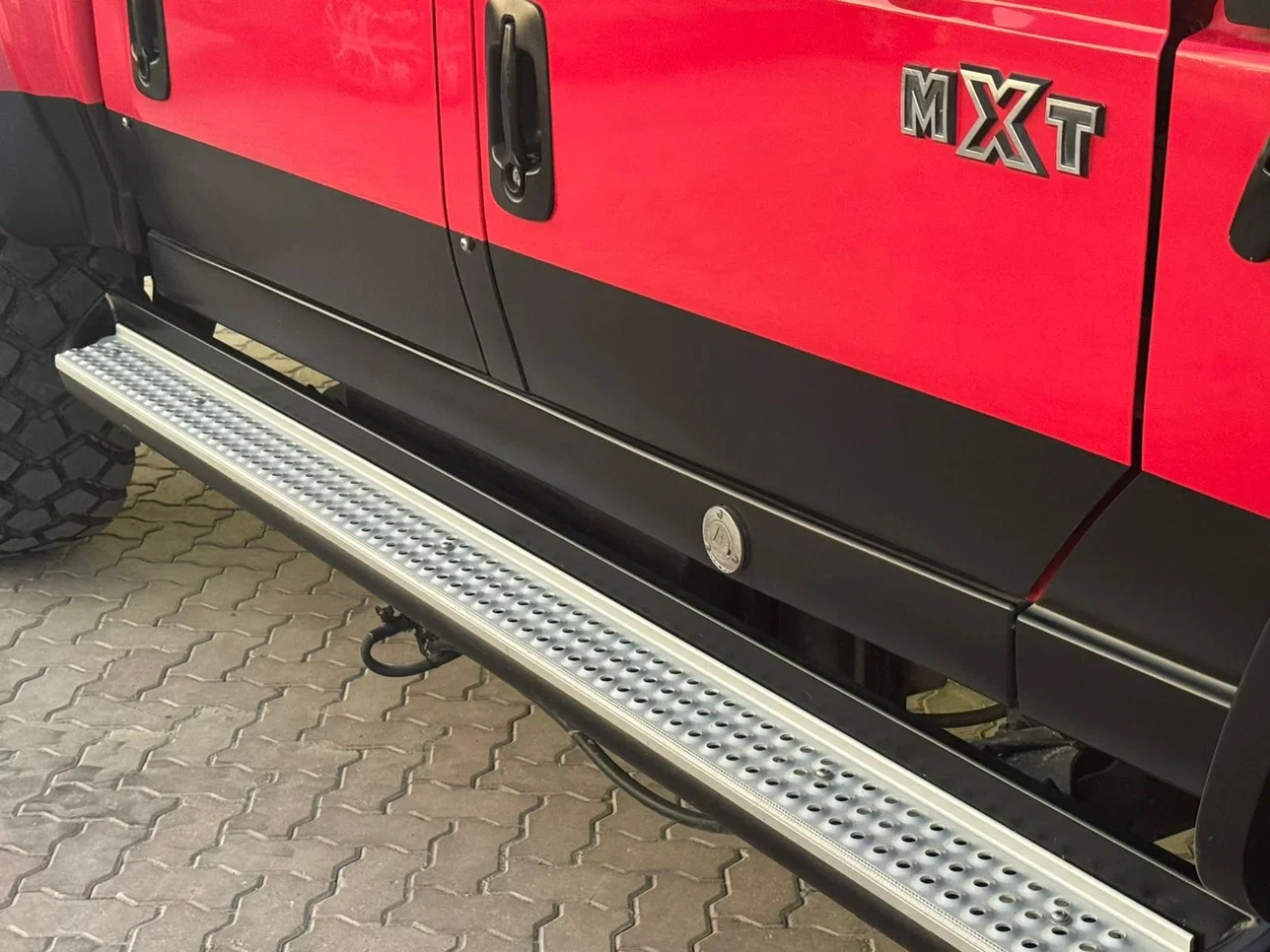 انترناشونال  ام اكس تي  2008  اوتوماتيك  94,000 كم  8 سلندر  دفع رباعي  بيكب  أحمر