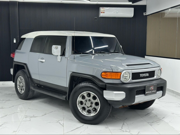 تويوتا  إف جي كروزر  2013  اوتوماتيك  160,000 كم  6 سلندر  سحب امامي  اس يو في  رمادي
