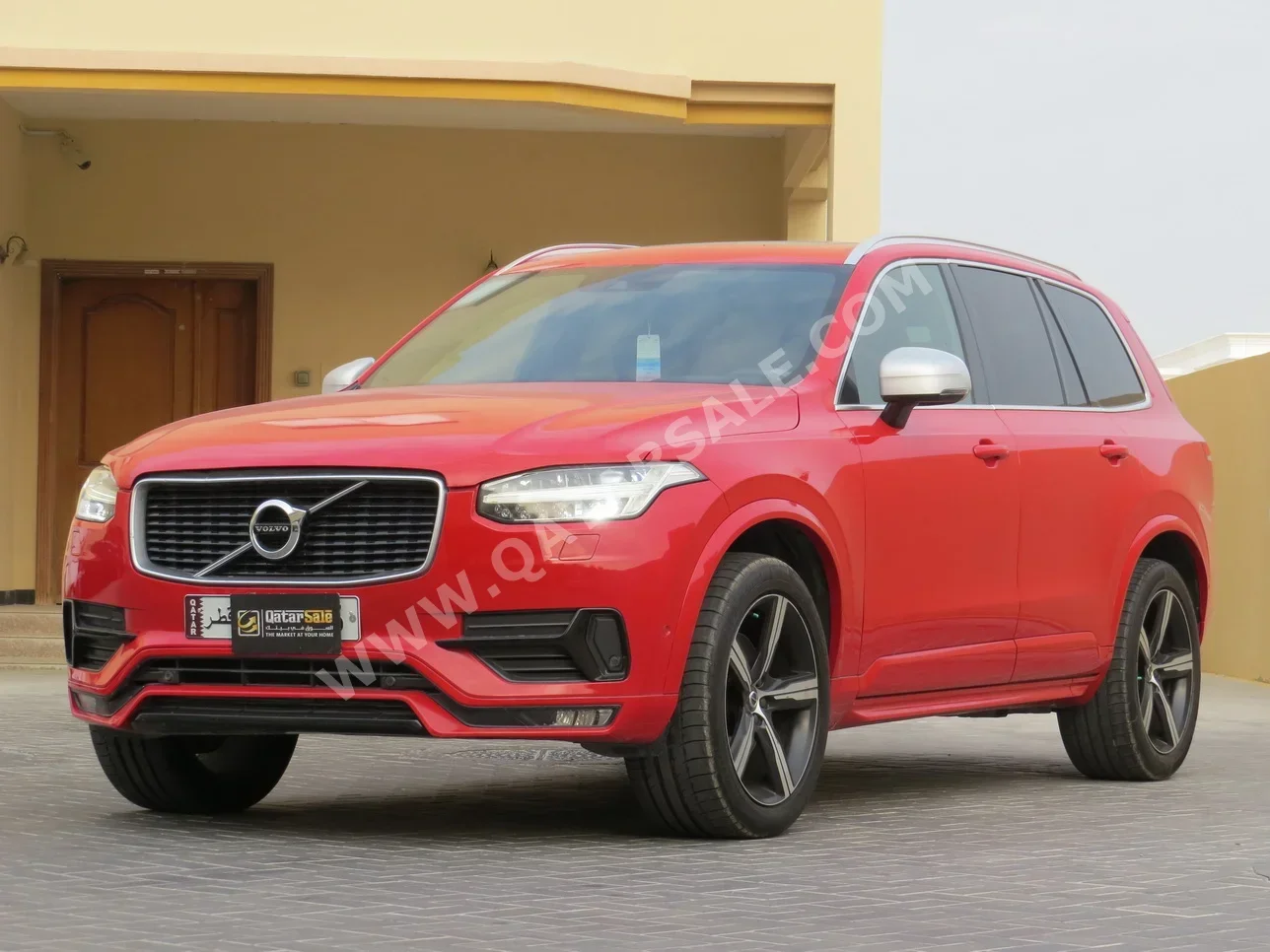 فولفو اكس سي 90 2016 اوتوماتيك 71,000 كم 4 سلندر دفع رباعي اس يو في أحمر