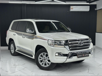 تويوتا  لاند كروزر  جي اكس ار  2016  اوتوماتيك  115,000 كم  8 سلندر  دفع رباعي  اس يو في  أبيض