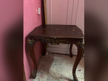 الطاولات والخزائن الجانبية طاولة متعددة الاستخدامات - بنى