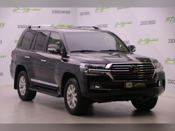 تويوتا  لاند كروزر  جي اكس ار  2017  اوتوماتيك  180,000 كم  8 سلندر  دفع رباعي  اس يو في  أسود