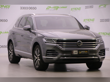 فوكس واغن  طوارق  R line  2019  اوتوماتيك  117,000 كم  6 سلندر  دفع كلي مستمر  اس يو في  رمادي