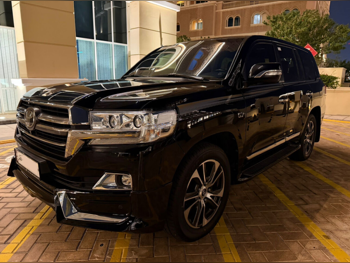 Toyota  Land Cruiser  VXR- Grand Touring S  2020  Automatic  134,000 Km  8 Cylinder  Four Wheel Drive (4WD)  SUV  Black