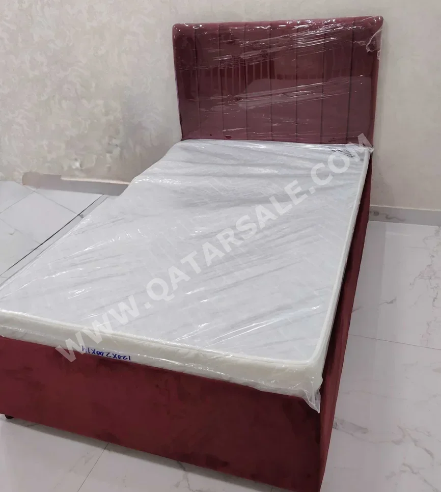 الأسّرة - فردي  - أحمر  - متضمنة المرتبة