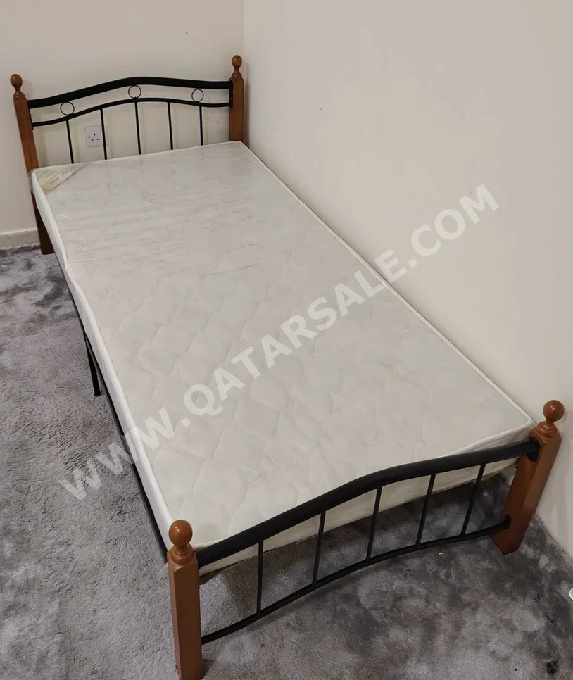 الأسّرة - فردي  - متعدد الألوان  - متضمنة المرتبة