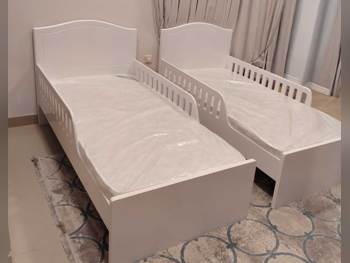 الأسّرة - فردي - أبيض - متضمنة المرتبة