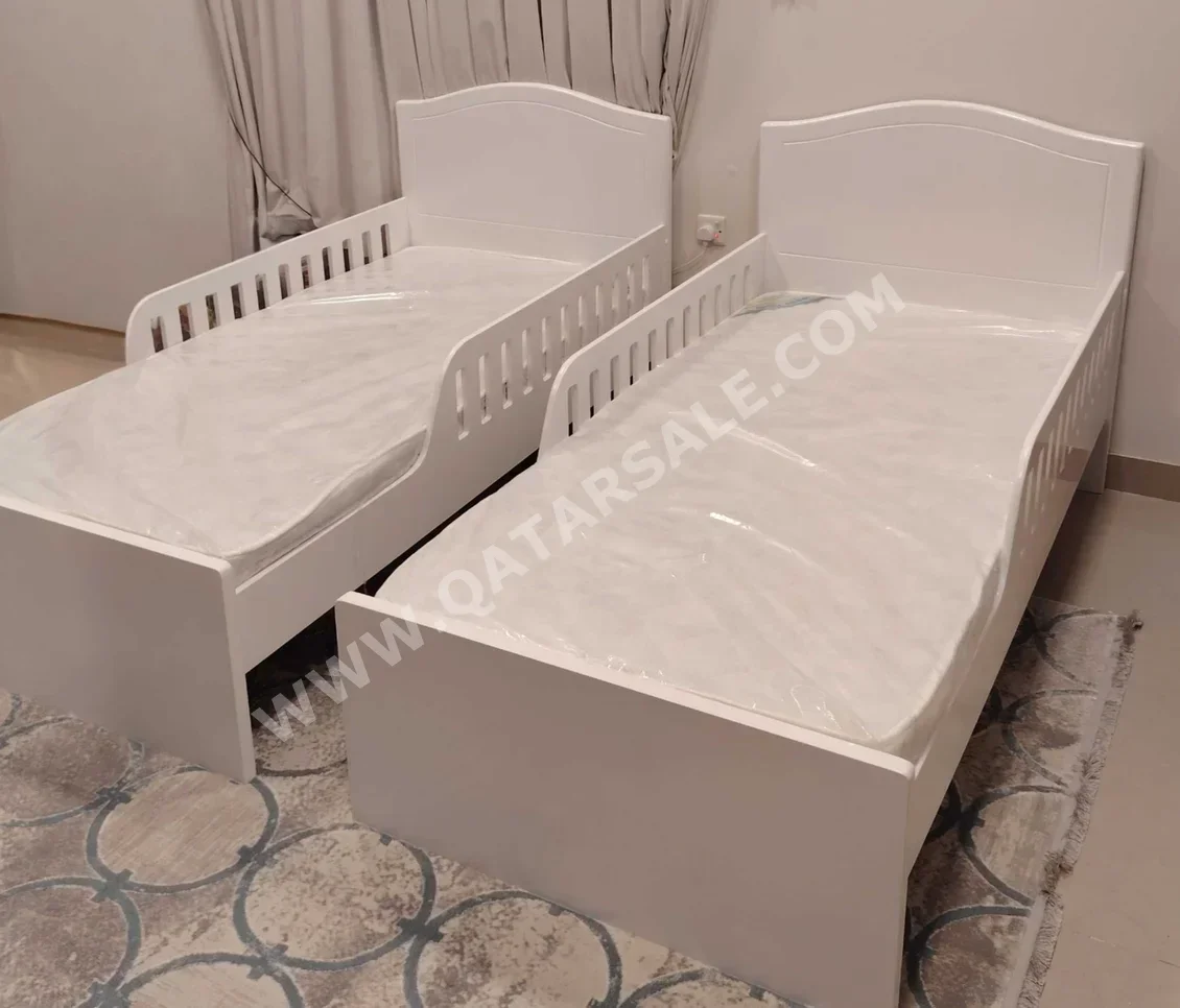 الأسّرة - فردي  - أبيض  - متضمنة المرتبة