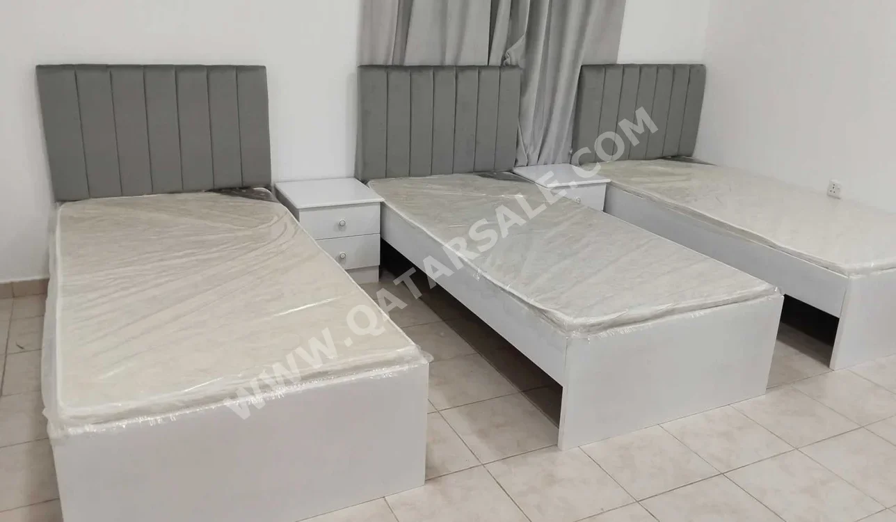 الأسّرة - فردي  - اللون الرمادي  - متضمنة المرتبة