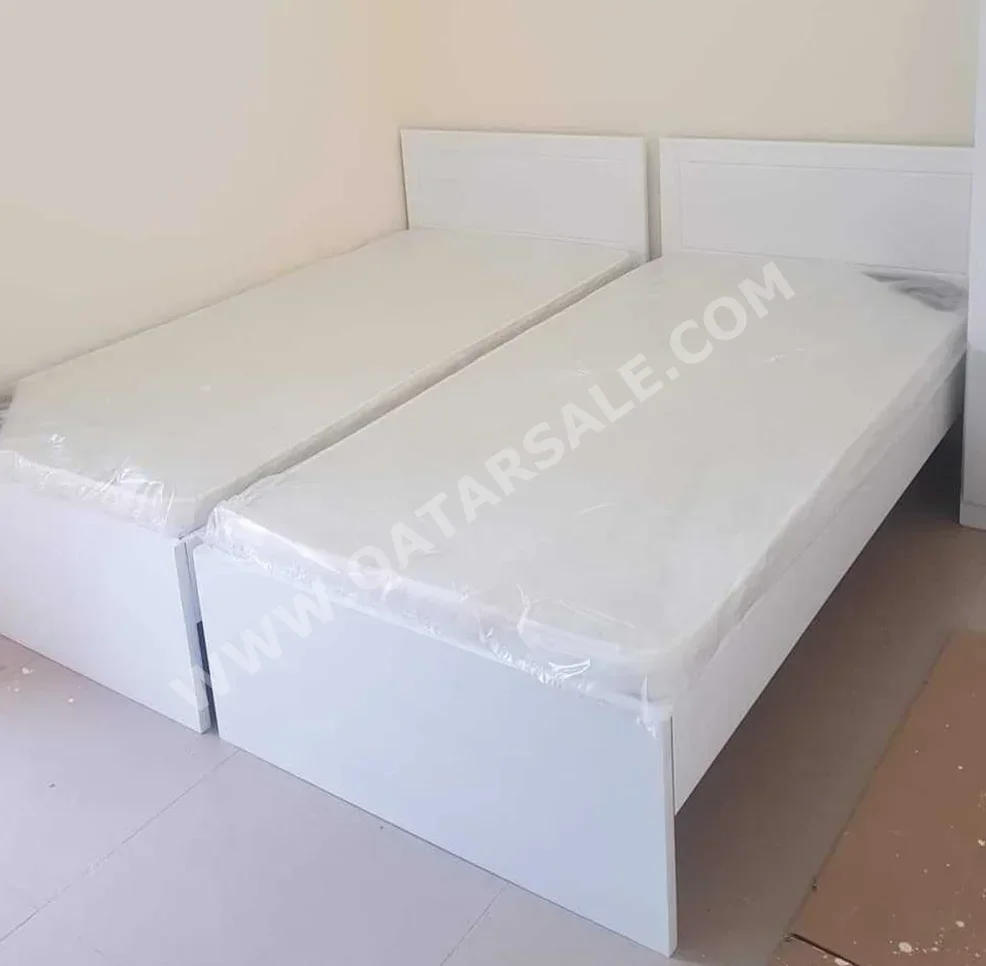 الأسّرة - فردي  - أبيض  - متضمنة المرتبة