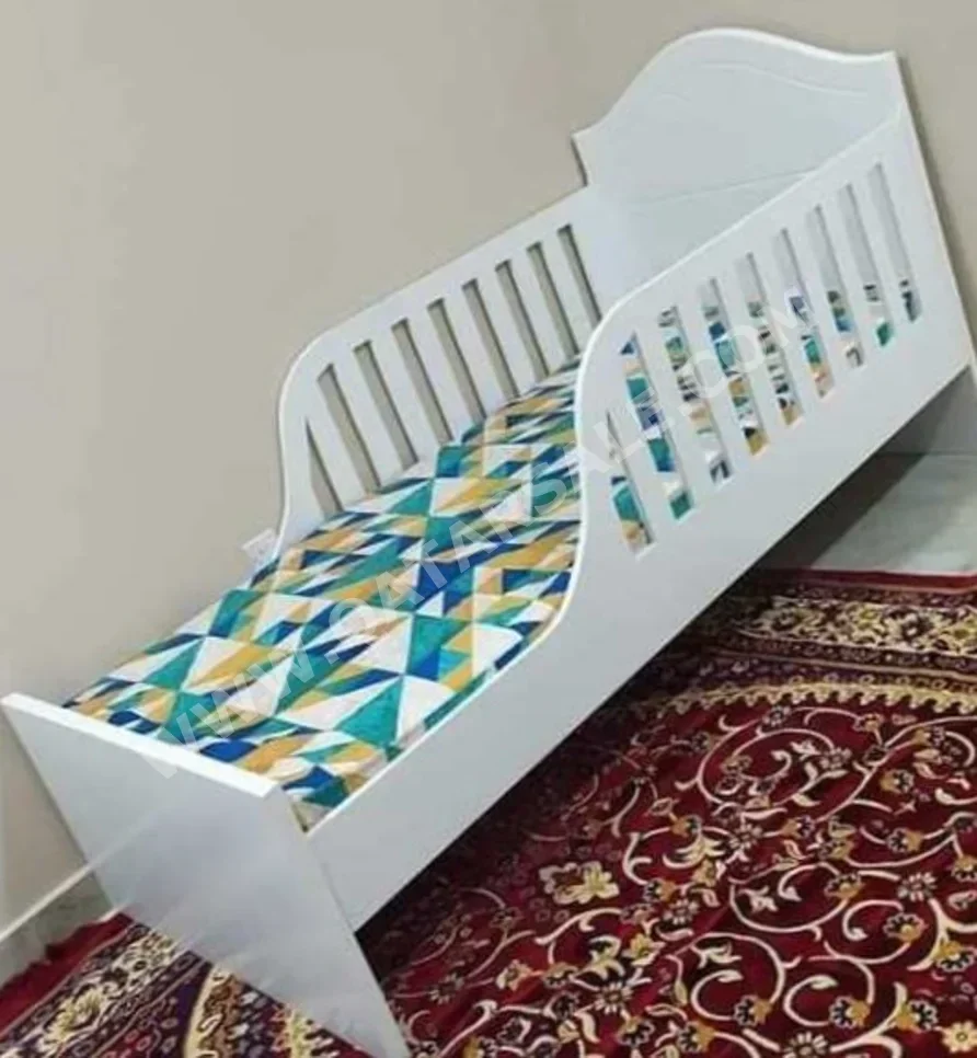 الأسّرة - فردي  - أبيض  - متضمنة المرتبة