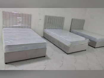 الأسّرة - فردي  - اللون الرمادي  - متضمنة المرتبة