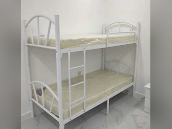 الأسّرة - فردي  - أبيض  - متضمنة المرتبة