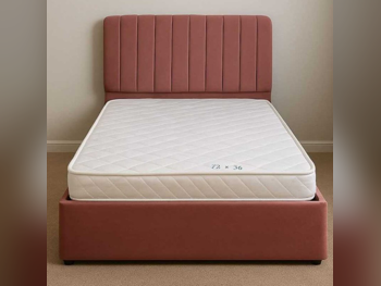 الأسّرة - فردي  - أحمر  - متضمنة المرتبة