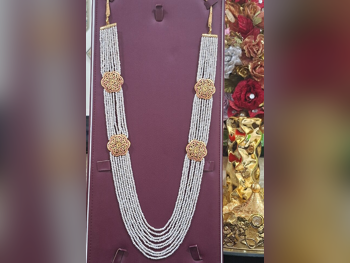 الذهب قلادة  البحرين  نسائي  حسب القطعة ( ديزاينرز)  18.6 غرام  طبيعة  ذهب أصفر  عيار 21