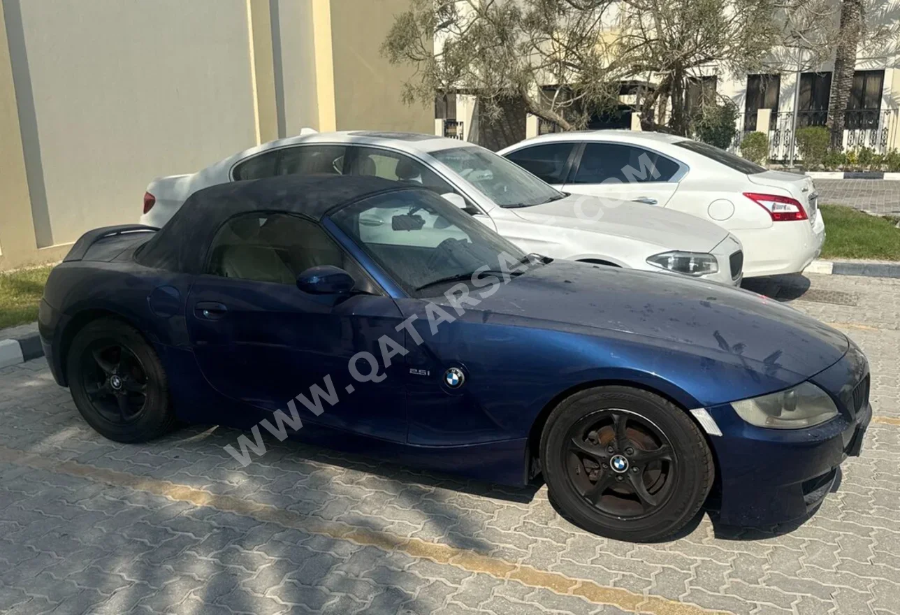 بي ام دبليو  الفئة - زد  4  2008  اوتوماتيك  90,000 كم  6 سلندر  كشف  ازرق