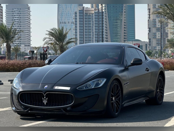 مزاراتي جرانتوريزمو أم سي 2013 اوتوماتيك 94,000 كم 8 سلندر دفع خلفي كوبيه \ سبورت اسود وأحمر