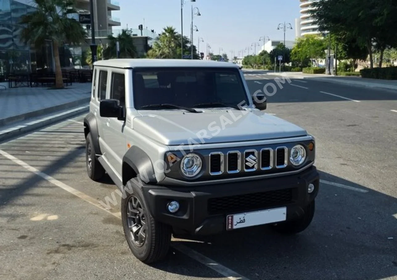 سوزوكي  جمني  جي ال اكس  2026  اوتوماتيك  2,922 كم  4 سلندر  دفع رباعي  اس يو في  رمادي فاتح  تحت الضمان