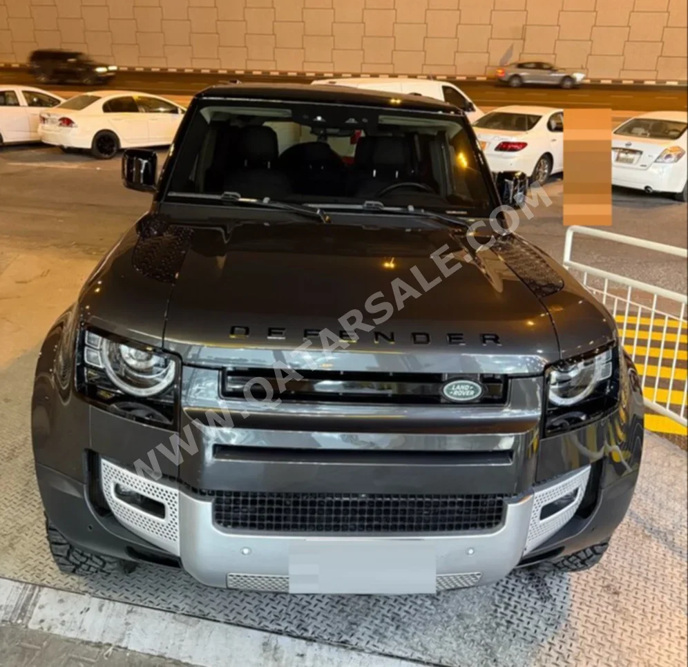 لاند روفر  ديفيندر  110 اس اي داينمك  2022  اوتوماتيك  64,700 كم  6 سلندر  دفع رباعي  اس يو في  رمادي