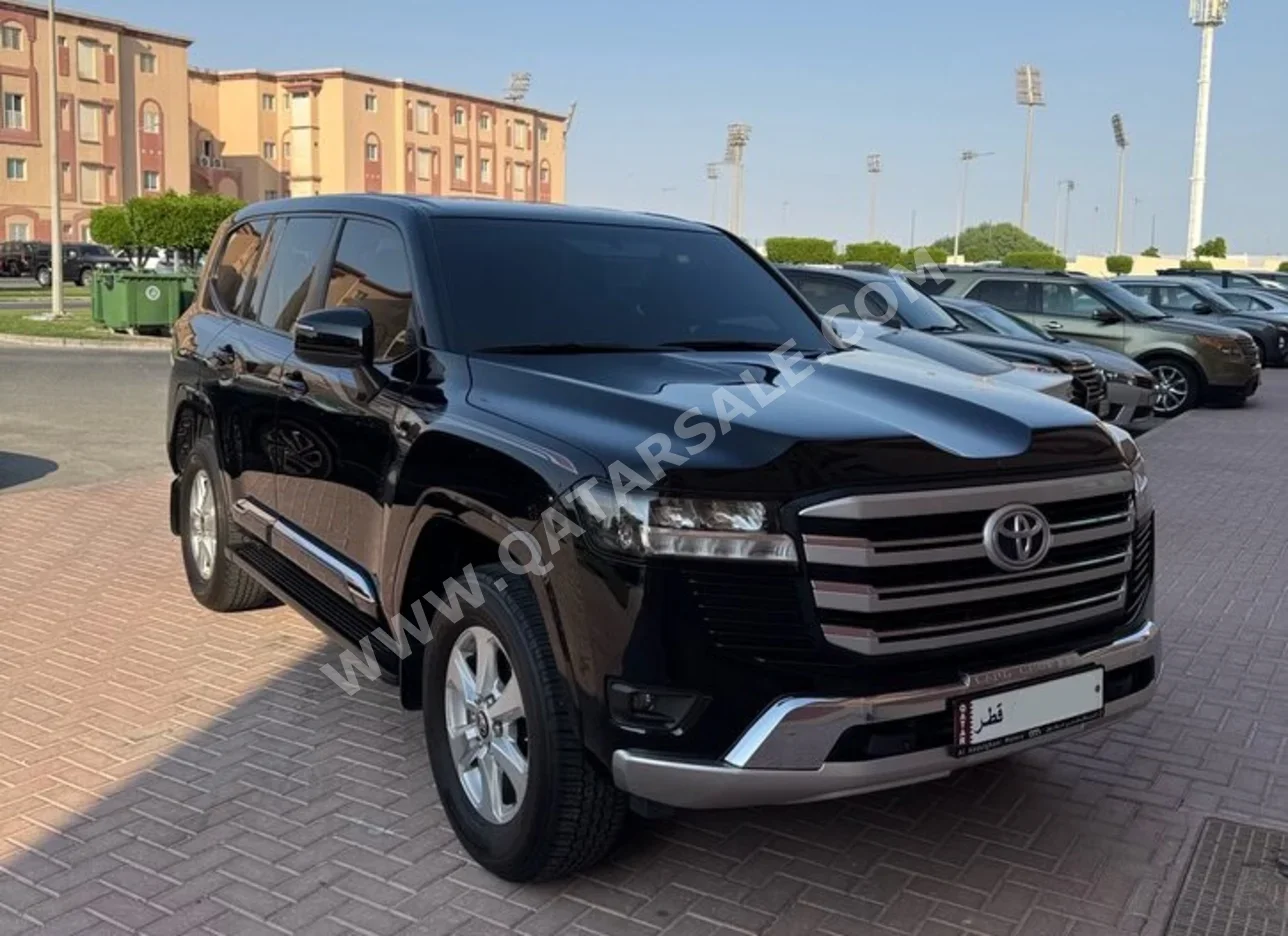 تويوتا  لاند كروزر  جي اكس ار  2022  اوتوماتيك  102,000 كم  6 سلندر  دفع رباعي  اس يو في  أسود