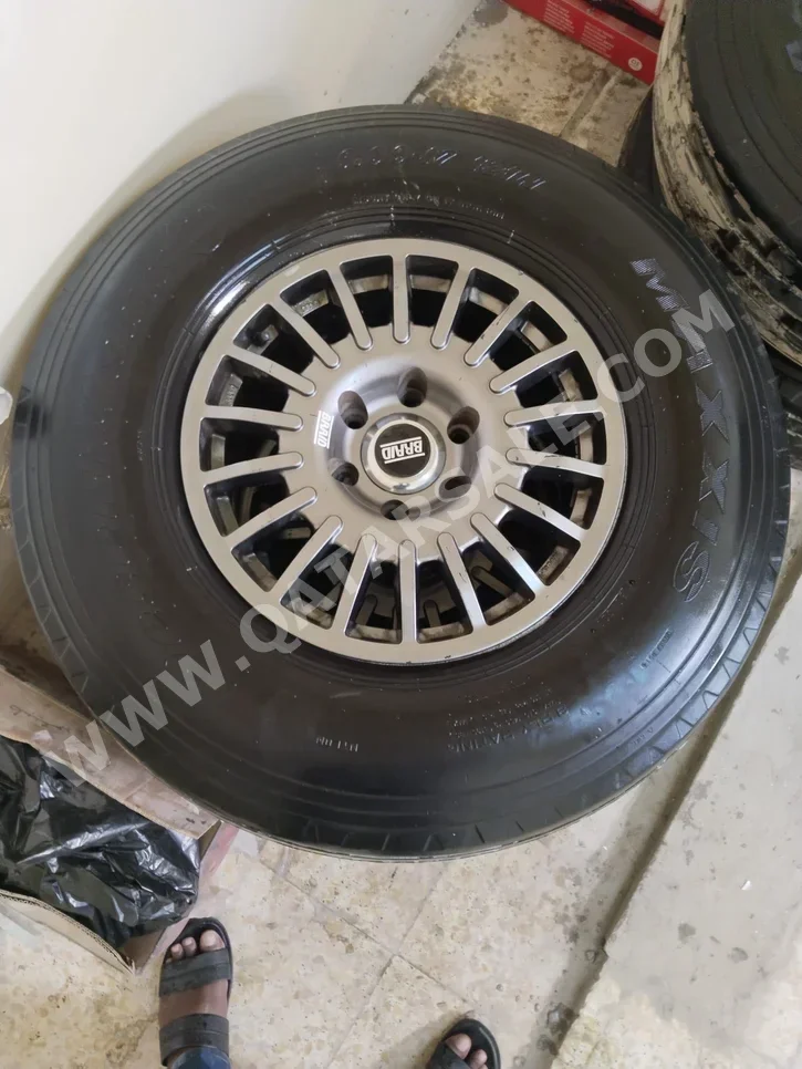 العجلات والجنوط (الرنقات) برايد صنع في إسبانيا \  4 مواسم  تشمل الرنق  17"