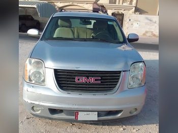 GMC  Yukon  2012  Automatic  237,402 Km  8 Cylinder  Four Wheel Drive (4WD)  Classic  Silver