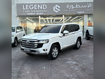 تويوتا  لاند كروزر  جي اكس ار  2023  اوتوماتيك  121,000 كم  6 سلندر  دفع رباعي  اس يو في  أبيض