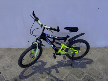 دراجة اطفال  - متوسط (17-18 بوصة)  - أسود