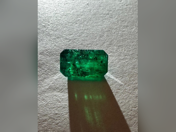 أحجار كريمة الياقوت الأخضر  زمرد