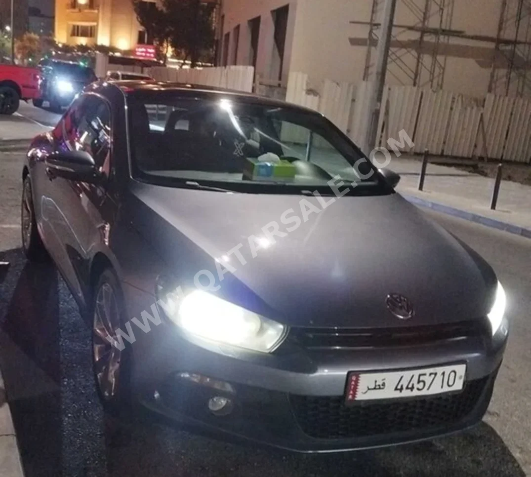 فوكس واغن شيروكو توربو 2010 اوتوماتيك 67,000 كم 4 سلندر سحب امامي هاتشباك رمادي