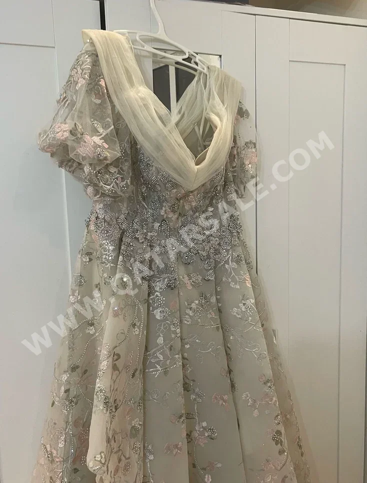 فستان - اللون البيج -المقاس: اكس لارج