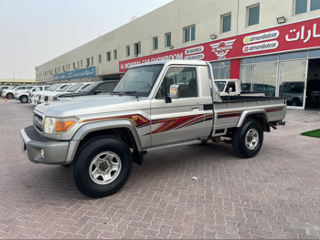 Toyota  Land Cruiser  LX  2010  Manual  167,000 Km  6 Cylinder  Four Wheel Drive (4WD)  Pick Up  Silver
