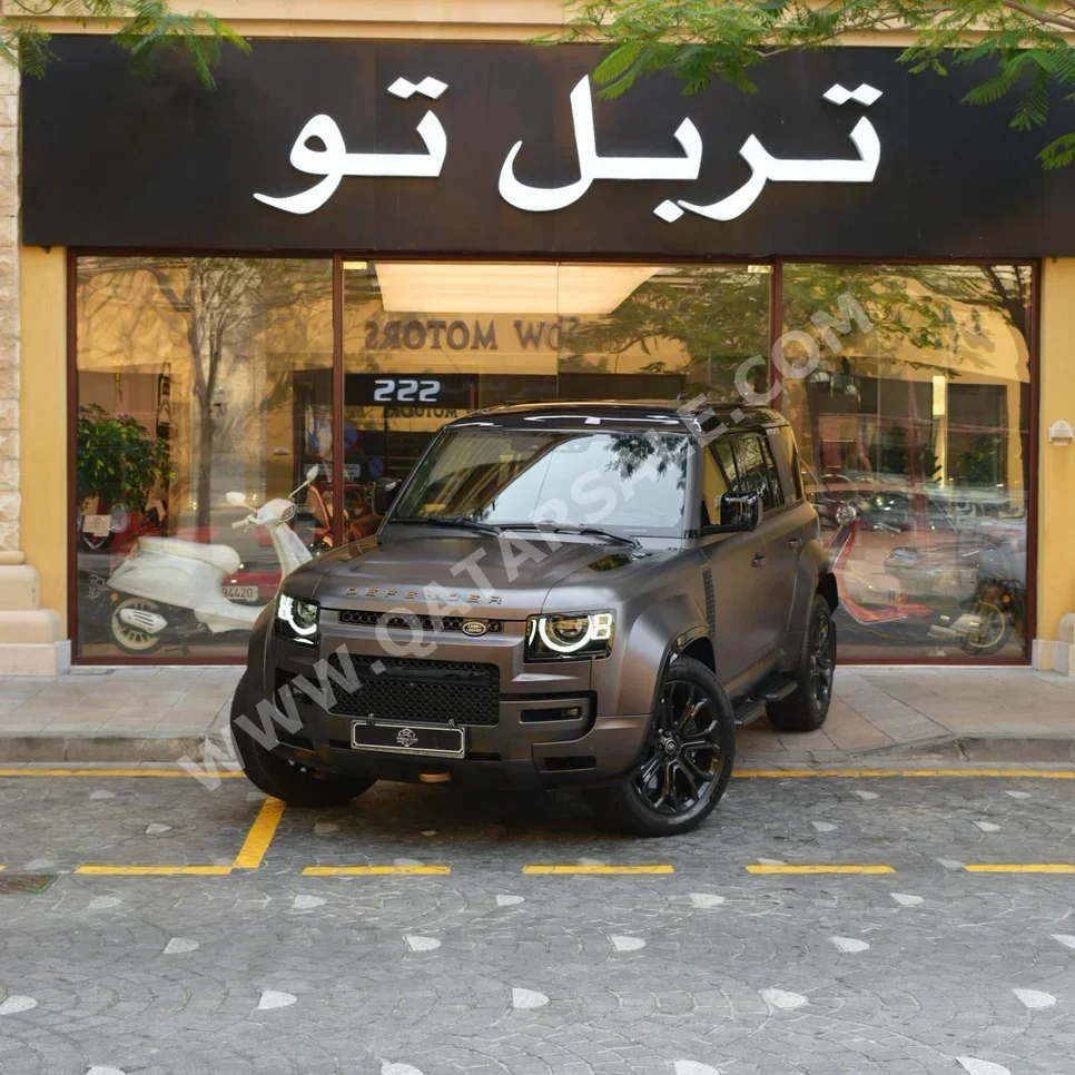 Land Rover Defender 110 2025 Automatic 7,700 Km 6 Cylinder Four Wheel Drive (4WD) SUV Gray Matte With Warranty