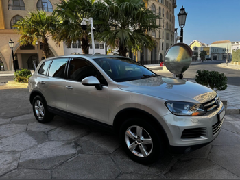 Volkswagen  Touareg  2014  Automatic  92,800 Km  6 Cylinder  Four Wheel Drive (4WD)  SUV  Gray