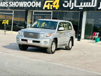 تويوتا لاند كروزر في اكس ار 2015 اوتوماتيك 150,000 كم 8 سلندر دفع رباعي اس يو في فضي