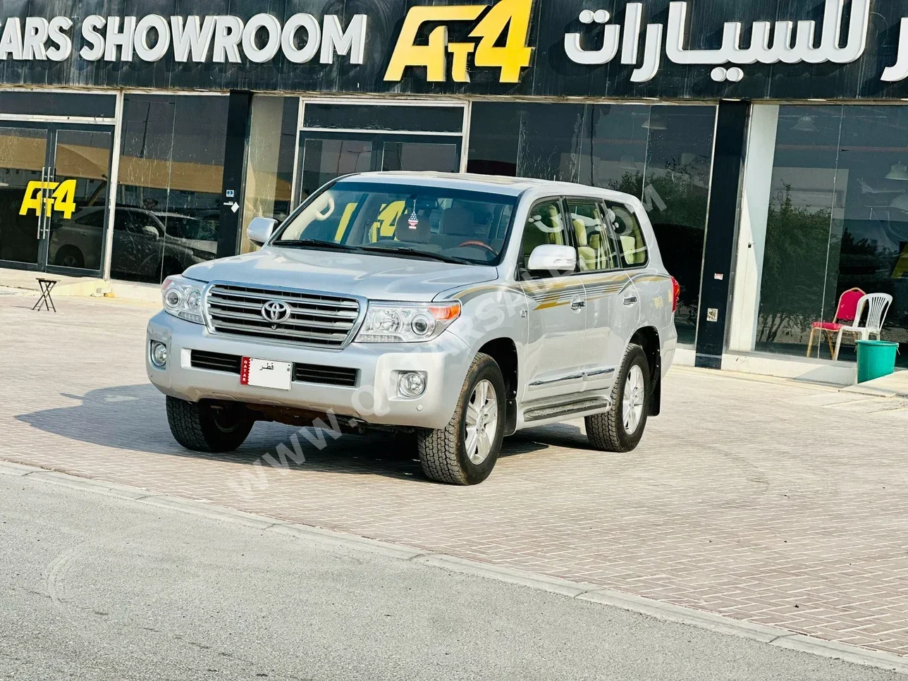 تويوتا لاند كروزر في اكس ار 2015 اوتوماتيك 150,000 كم 8 سلندر دفع رباعي اس يو في فضي