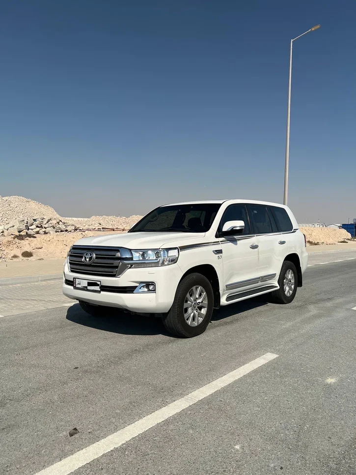 تويوتا  لاند كروزر  في اكس ار  2020  اوتوماتيك  226,000 كم  8 سلندر  دفع رباعي  اس يو في  أبيض
