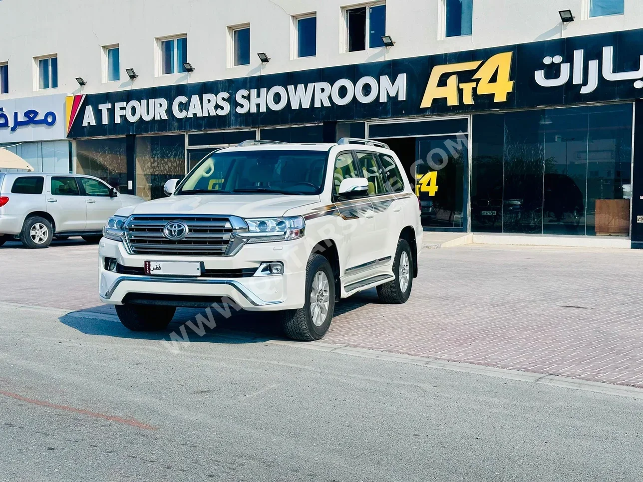 تويوتا لاند كروزر جي اكس ار 2016 اوتوماتيك 241,000 كم 8 سلندر دفع رباعي اس يو في أبيض