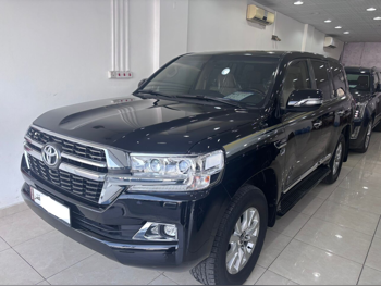 تويوتا لاند كروزر في اكس ار 2021 اوتوماتيك 150,000 كم 8 سلندر دفع رباعي اس يو في أسود