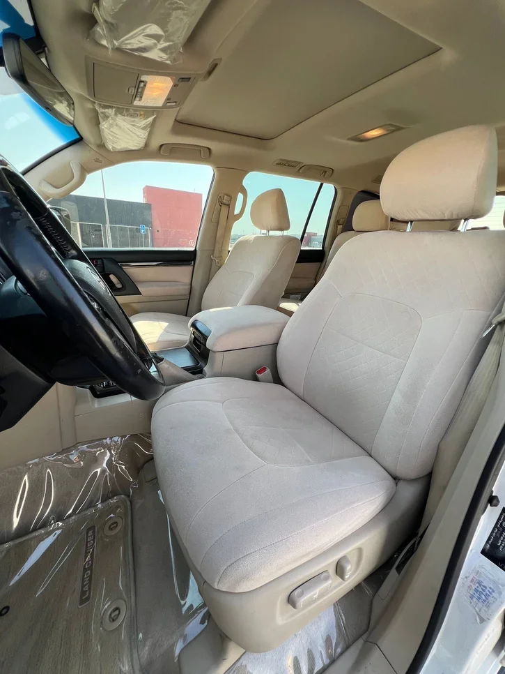 تويوتا لاند كروزر جي اكس ار - غراند تورينغ 2020 اوتوماتيك 188,000 كم 6 سلندر دفع رباعي اس يو في أبيض